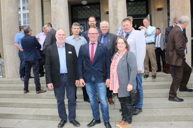 Aus Südwestfalen dabei: (vorderste Reihe von links) Ernst Berbecker (Märkischer Kreis) Peter Steinhoff (Kreis Olpe) Martina Schäfermeier(Soest), (zweite Reihe von links): Henner Braach (Siegen-Wittgenstein) Michael Richard (Olpe), Dietmar Trimpop (Märkischer Kreis) und hinten Michael Hellermann, Hochsauerlandkreis, Junglandwirteforum. (Foto: Westfälisch-Lippischer Landwirtschaftsverband)