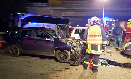 Crash-Autobahnauffahrt-Freudenberg-A45