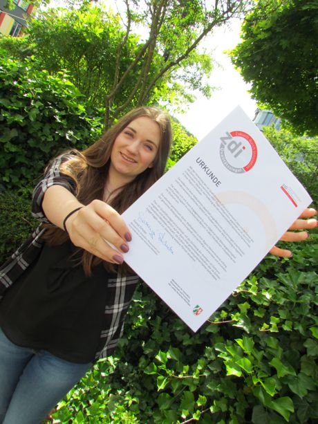 Urkunde als Qualitätssiegel: das „zdi-Zentrum Regionalinitiative MINT Siegen-Wittgenstein“ freut sich über die erneute Zertifizierung. Foto: siwi