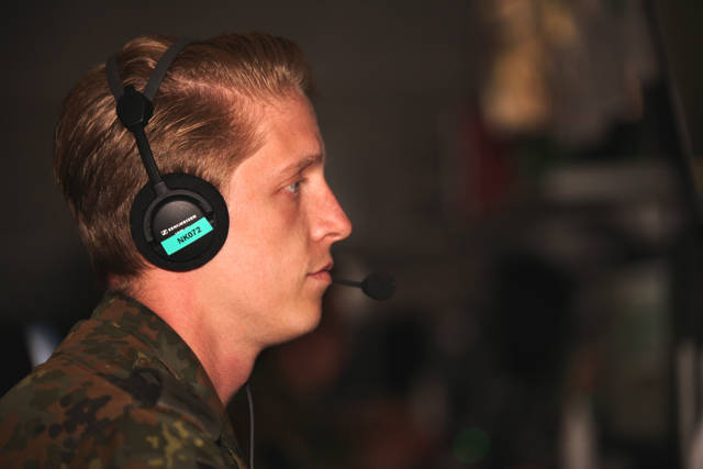 Das Luftlagebild und die technischen Systeme müssen ständig im Auge behalten werden. (Foto: Daniel Heinen)