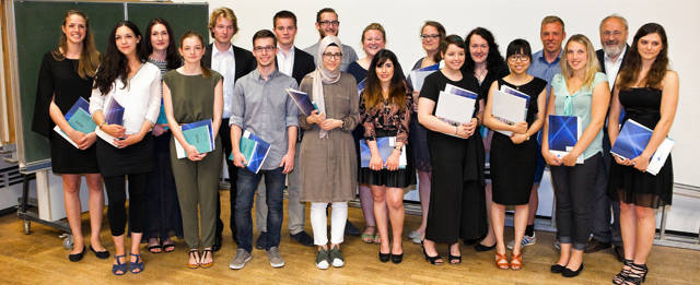 Elf Bachelor- und zehn Masterabsolvent*innen erhielten ihre Abschlusszeugnisse. (Foto: Alexander Kiß)