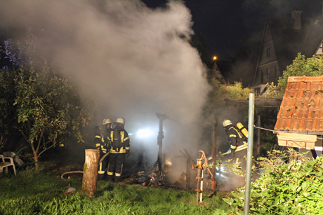 2016-08-18_Siegen-Weidenau-Formerstrasse_Brand Gartenhütte_Foto_Trojak_01