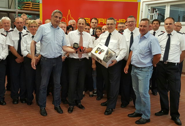 Über eine großzügige Spende zur Beschaffung einer Wärmebildkamera neuster Generation konnte sich jetzt der Förderverein der Freiwilligen Feuerwehr Würgendorf freuen.