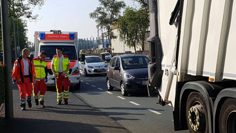 2016-09-02_Kreuztal_Lkw schiebt Pkw auf Pkw_Foto_mg_10